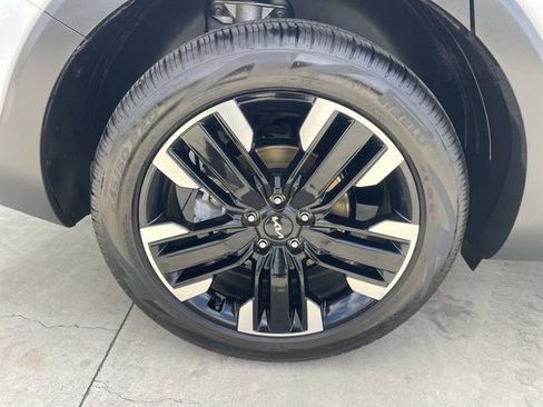 Used 2025 Kia Telluride SX w/ SX Captain's Chair Package FWD image 34