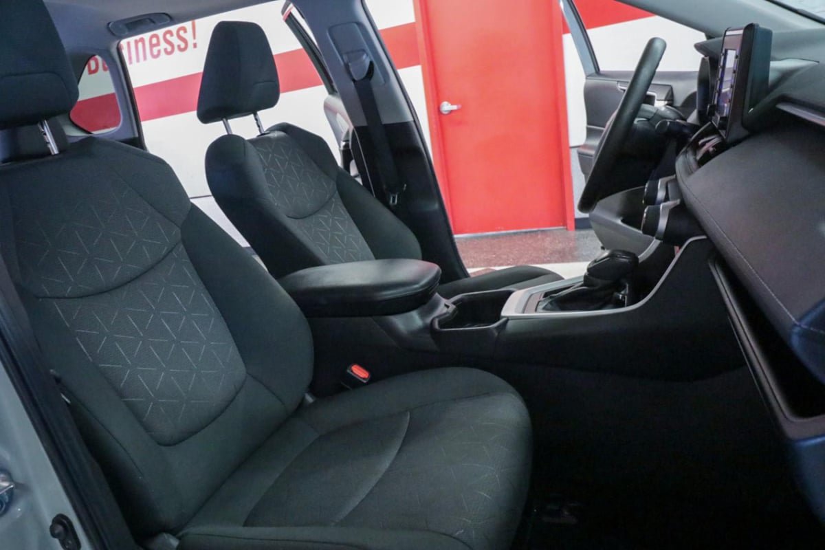 Used 2022 Toyota RAV4 XLE w/ Convenience Package FWD image 24