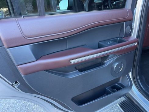 Used 2023 Ford Expedition Limited image 12