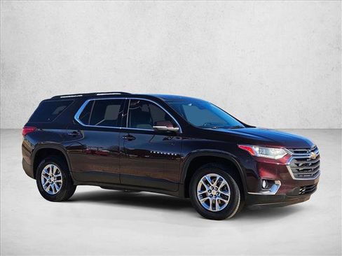 Used 2021 Chevrolet Traverse LT image 3