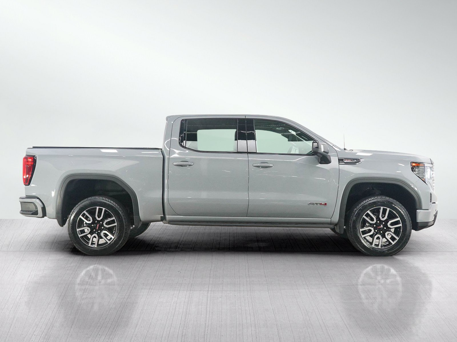 Used 2025 GMC Sierra 1500 AT4 w/ AT4 Premium Package AWD/4WD image 6