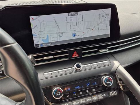 Used 2022 Hyundai Elantra Limited FWD image 13