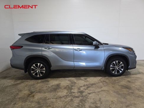 Used 2020 Toyota Highlander XLE w/ Protection Package #3 image 4