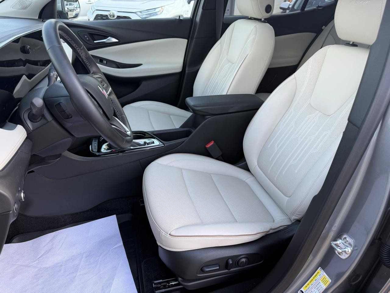 Used 2025 Buick Encore GX Avenir w/ Avenir Convenience Package FWD image 7