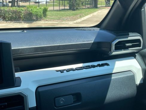 Used 2024 Toyota Tacoma TRD Off-Road image 34