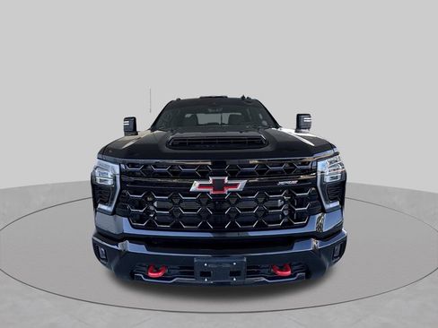 Used 2024 Chevrolet Silverado 2500 ZR2 w/ Technology Package AWD/4WD image 3
