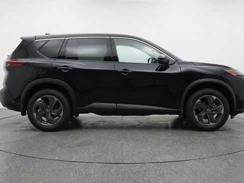 Used 2025 Nissan Rogue SV image 11
