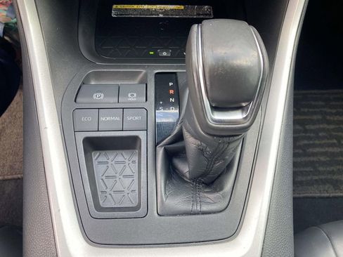 Used 2021 Toyota RAV4 XLE Premium image 27