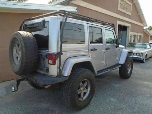 Used 2014 Jeep Wrangler Unlimited Rubicon AWD/4WD image 4