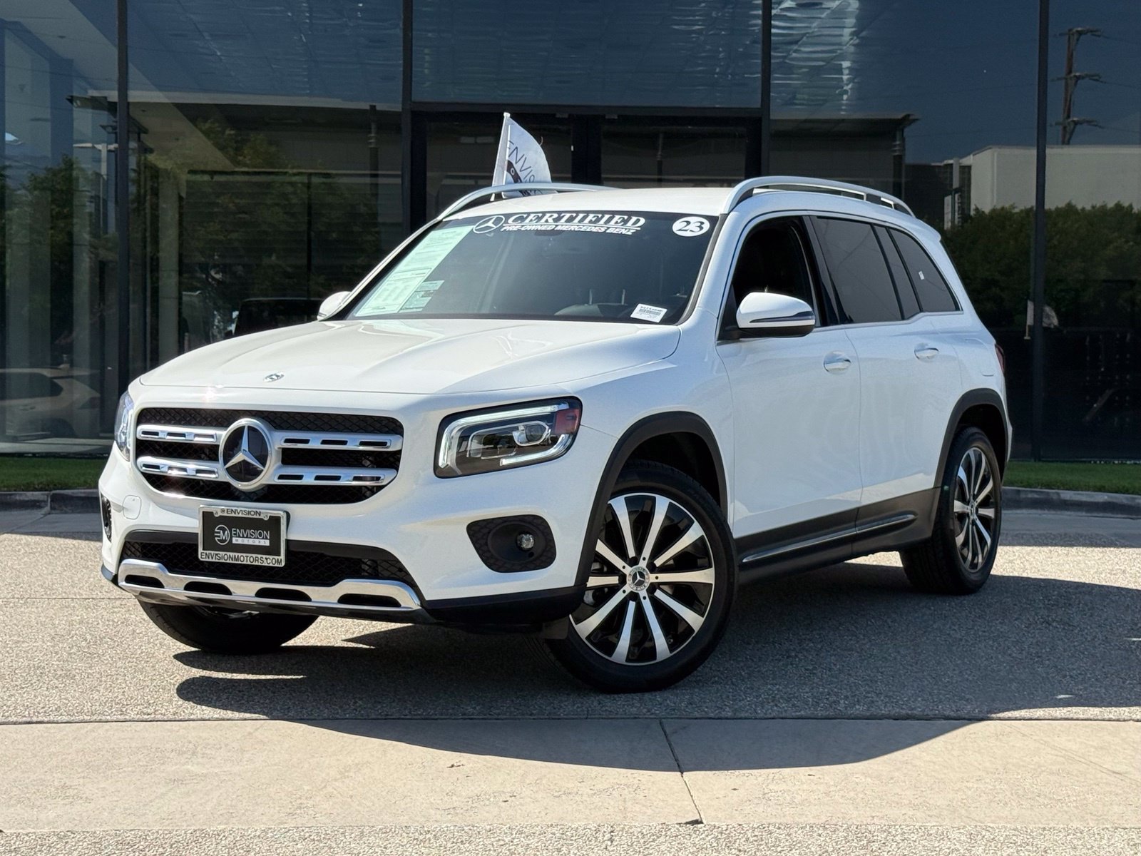 Used 2023 Mercedes-Benz GLB 250 image 2