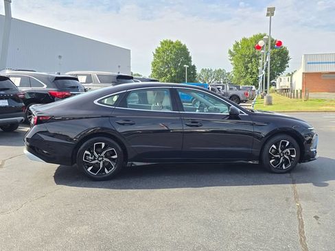 Used 2024 Hyundai Sonata SEL FWD image 2