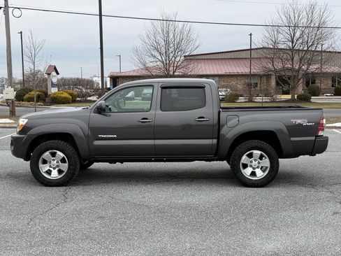 Used 2010 Toyota Tacoma PreRunner image 5