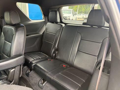 Used 2023 Chevrolet Traverse LT FWD image 14