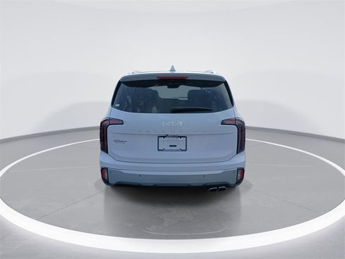 Used 2024 Kia Telluride EX w/ EX Captain's Chair Package image 7