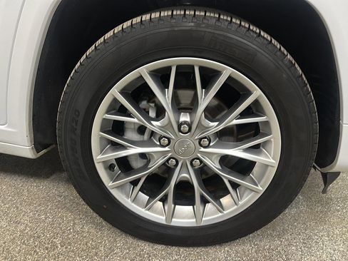 Used 2023 Jeep Grand Cherokee Summit image 9