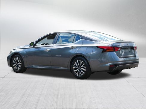 Certified 2024 Nissan Altima 2.5 SV FWD image 5
