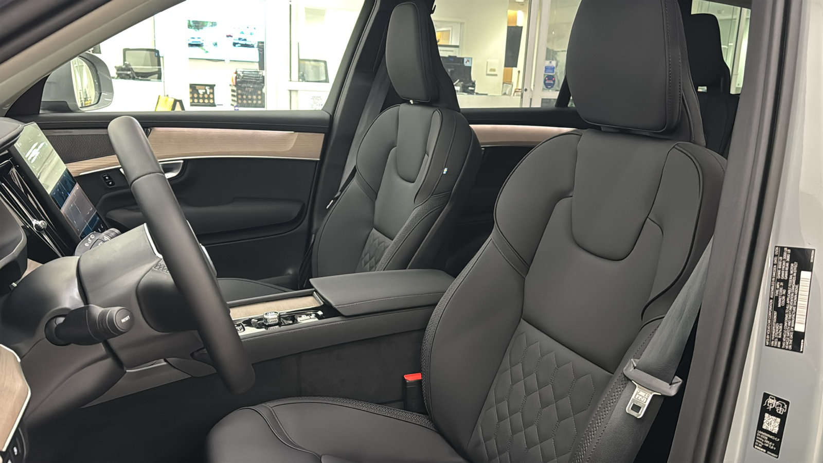 New 2026 Volvo XC90 T8 Plus w/ Protection Package Premier AWD/4WD image 23