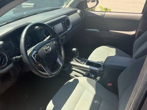 Used 2019 Toyota Tacoma SR5 AWD/4WD image 3