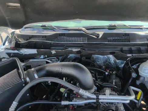 Used 2018 RAM 1500 Classic SLT image 43