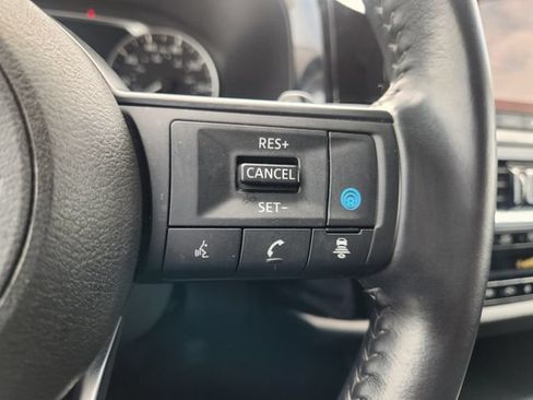 Used 2025 Nissan Pathfinder SV FWD image 28