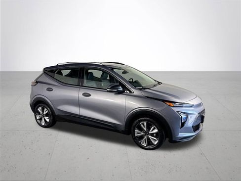 Used 2022 Chevrolet Bolt EUV LT w/ Convenience Package FWD image 4