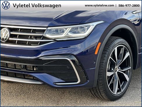 Certified 2022 Volkswagen Tiguan SEL R-Line image 6