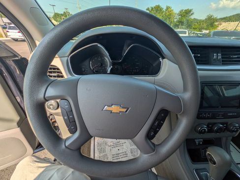 Used 2015 Chevrolet Traverse LS FWD image 18