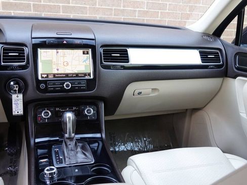 Used 2012 Volkswagen Touareg Sport AWD/4WD image 56