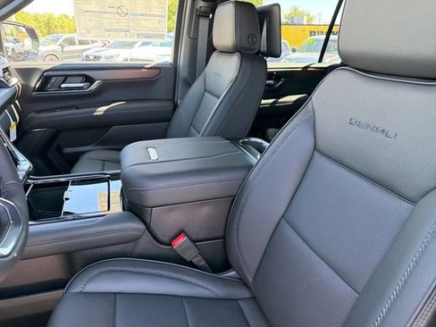 New 2026 GMC Yukon XL Denali w/ Denali Reserve Package AWD/4WD image 17