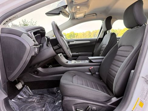 Used 2019 Ford Fusion SE FWD image 15