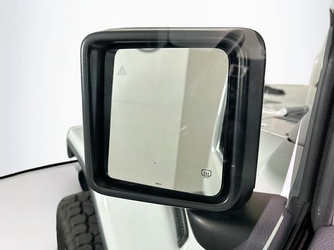 Used 2018 Jeep Wrangler Unlimited Rubicon AWD/4WD image 16
