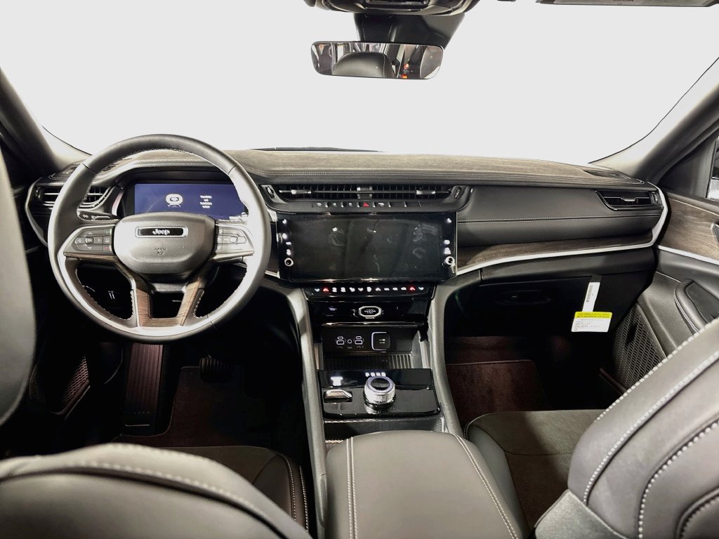 New 2027 Jeep Grand Cherokee Altitude AWD/4WD image 12