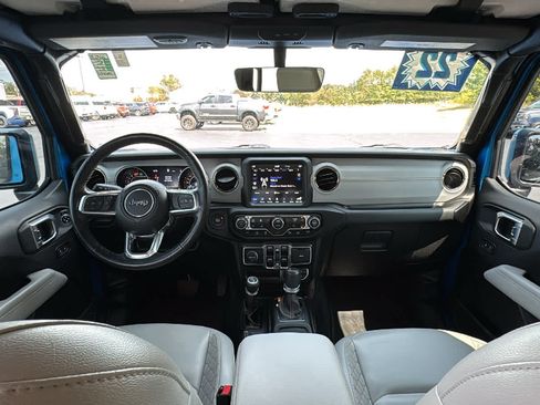 Used 2022 Jeep Wrangler Unlimited Sahara AWD/4WD image 27