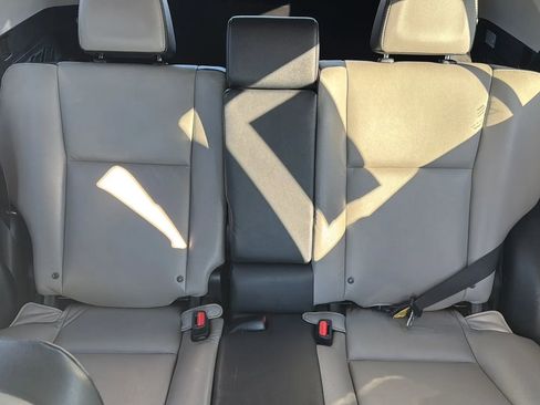 Used 2018 Toyota RAV4 Limited image 12