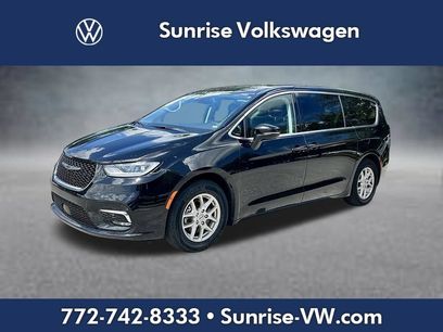 Used 2024 Chrysler Pacifica Touring-L