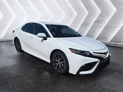 Used 2024 Toyota Camry SE FWD image 3