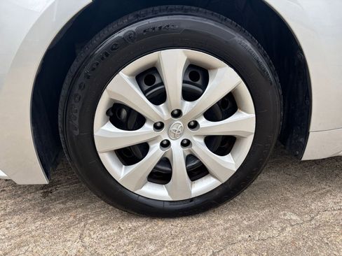 Used 2025 Toyota Corolla LE image 28