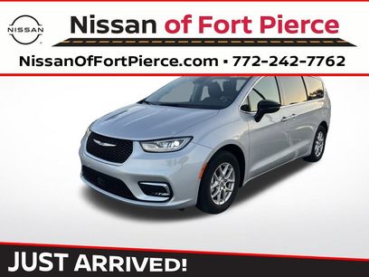 Used 2024 Chrysler Pacifica Touring-L