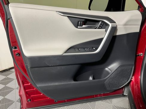 Used 2022 Toyota RAV4 Limited image 10