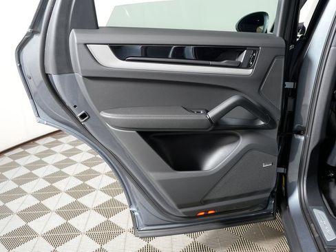 New 2026 Porsche Cayenne image 33