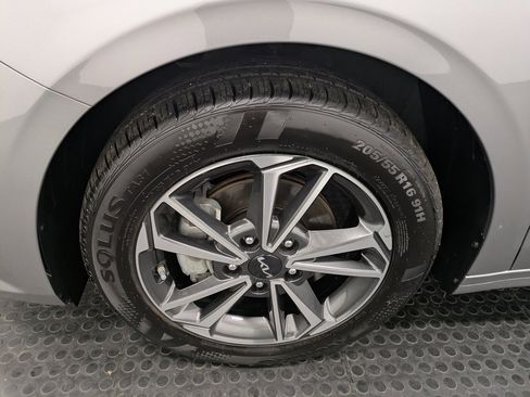 Used 2023 Kia Forte LXS w/ LXS Technology Package image 7