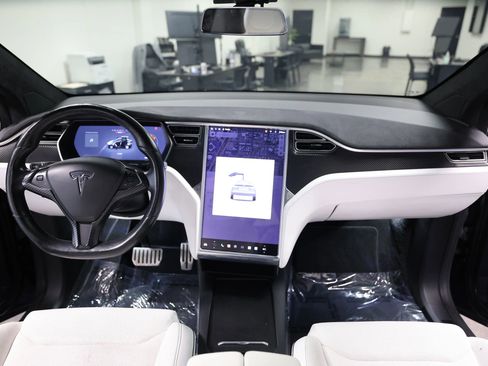 Used 2016 Tesla Model X Performance image 16