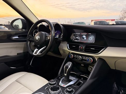 Used 2020 Alfa Romeo Giulia w/ Nero Edizione image 35