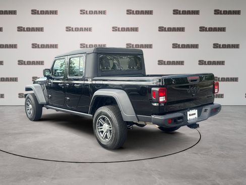 Used 2023 Jeep Gladiator Sport AWD/4WD image 3
