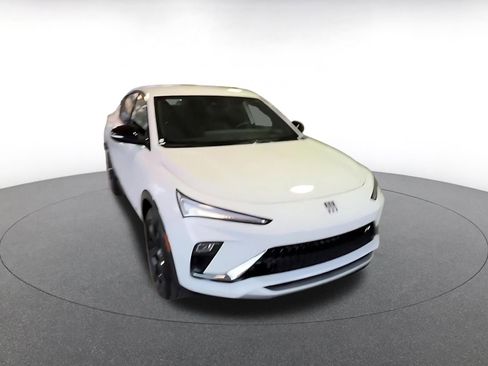 Used 2025 Buick Envista Sport Touring image 3