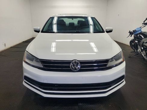 Used 2018 Volkswagen Jetta SE image 2
