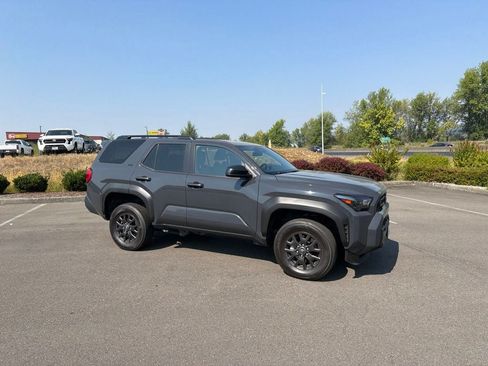 Used 2025 Toyota 4Runner SR5 AWD/4WD image 3