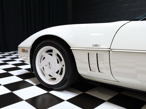 Used 1988 Chevrolet Corvette Coupe image 31