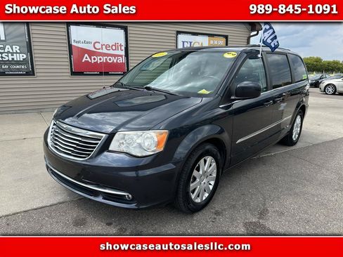 Used 2013 Chrysler Town & Country Touring FWD image 1