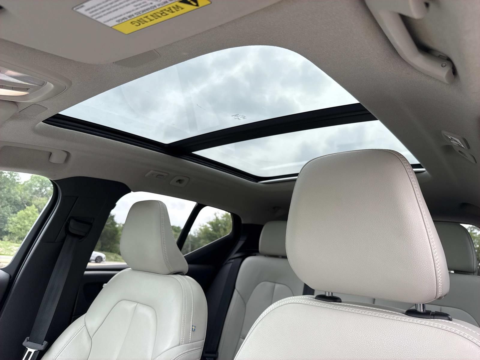 Used 2024 Volvo XC40 B5 Plus w/ Protection Package Premier AWD/4WD image 9